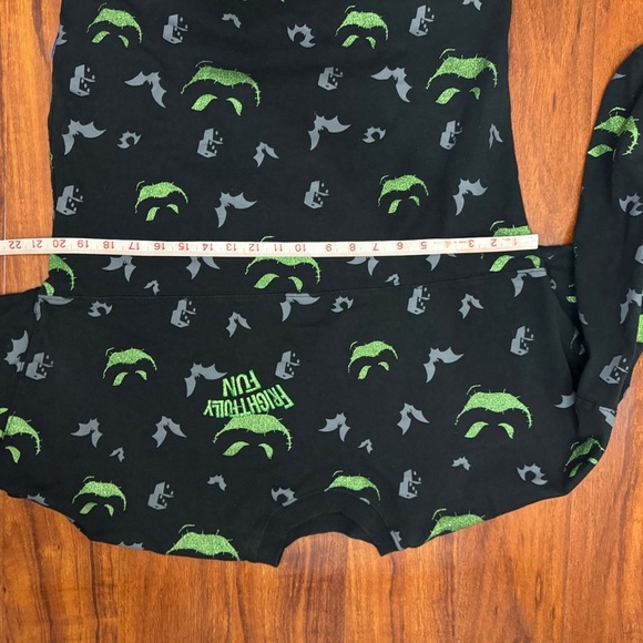 Disneyland Oogie Boogie Frightfully Fun Spirit Jersey Size Small - Picture 7 of 9